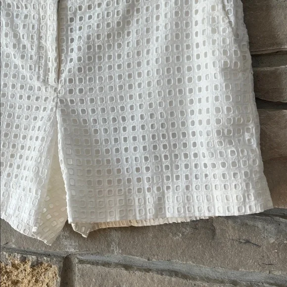 Ann Taylor White Eyelet Women Shorts Size 12 - Picture 6 of 15